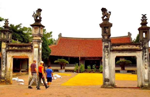 Visiting the Mong Phu Communal House